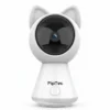 Бяла смарт камера FipTec с ушички на котка, разположена на чисто бял фон. Тази безжична камера е перфектна за бебефон в детската стая, осигурявайки сигурност и спокойствие за вашето семейство.