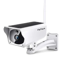 Бяла безжична соларна камера FipTec с вграден соларен панел на чист бял фон, осигуряваща енергийна независимост, надеждна защита и пълно спокойствие за вашия дом.