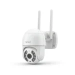 Бяла въртяща се безжична WiFi камера FipTec с две антени за външно видеонаблюдение на чист фон, осигуряваща надеждна защита и пълно спокойствие за вашия дом и семейство.