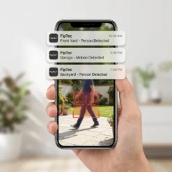 Смартфон показва мобилни известия от приложението FipTec за засечено движение в реално време, осигурявайки интелигентна охрана и пълно спокойствие за сигурността на Вашия дом и семейство.