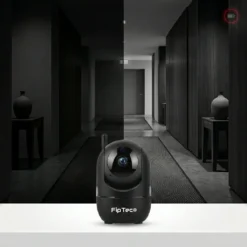 Черна WiFi камера FipTec LV06B на преден план, показваща кристално нощно виждане в тъмен коридор за надеждна охрана и Вашето пълно спокойствие през цялото денонощие.