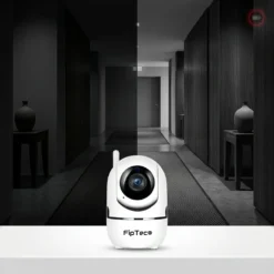 Разделен екран, демонстриращ разликата между нормална тъмнина и ясното инфрачервено нощно виждане на бяла вътрешна смарт WiFi камера FipTec в коридор. Осигурете си надеждна охрана и интелигентна сигурност за вашето пълно спокойствие чрез перфектна видимост дори при пълна тъмнина.
