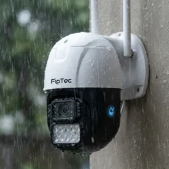 Външна WiFi камера FipTec, работеща безупречно при силен дъжд благодарение на своята водоустойчивост. Тази камера гарантира надеждна защита и спокойствие за вашия имот при всякакви метеорологични условия.