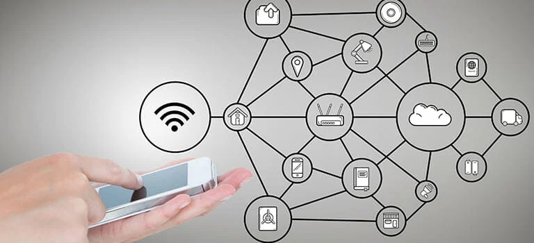 cloud wifi camera изобразена да се управлява от телефон