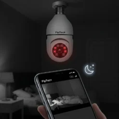 Бяла смарт WiFi камера FipTec под формата на крушка, предаваща инфрачервено нощно виждане от спалня директно към смартфон. Осигурете си надеждна охрана и интелигентна сигурност за вашето пълно спокойствие през цялата нощ.