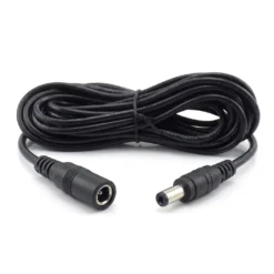 Черен DC захранващ удължителен кабел за охранителни камери FipTec, навит на бял фон. Осигурява гъвкавост при инсталация на вашата система за сигурност, гарантирайки надеждна защита и постоянно спокойствие за дома.