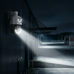 Външна Wi-Fi камера FipTec LO38 с мощно LED осветление, осигуряваща детайлно нощно наблюдение на склад и индустриални зони. Гарантирана защита и денонощно спокойствие за вашето ценно имущество.