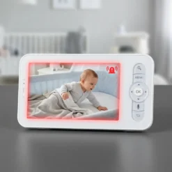 Дисплей на смарт видео бебефон FipTec с активирано червено известие за движение, показващ будно бебе в детско креватче. Тази интелигентна защита осигурява надеждна сигурност и пълно спокойствие за родителите.