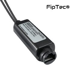 POE LAN адаптер FipTec - близък план на RJ45 изхода на женския накрайник. Осигурява бърз и надежден пренос на данни към мрежовото устройство, използвайки стандартен UTP кабел.