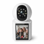 Λευκή εσωτερική smart κάμερα WiFi FipTec LV18 με ενσωματωμένη οθόνη LCD και κουμπιά βιντεοκλήσης, σε λευκό φόντο.