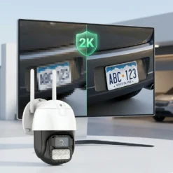 Охранителна камера FipTec Protect Pro 2K QHD показва сравнение между размазано и кристално чисто изображение на автомобилен номер за максимална детайлност. Вашата надеждна защита и пълно спокойствие за дома.