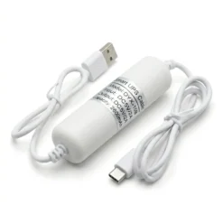 Бяла мини UPS батерия FipTec за камери за видеонаблюдение, осигуряваща непрекъсваемо захранване при прекъсване на тока. Компактно решение за постоянна защита на дома и вашето пълно спокойствие.