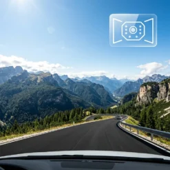 Панорамен изглед от планински път, заснет с широкоъгълната FipTec 4K body камера от автомобил. Надеждна защита и сигурност по време на път за вашето пълно спокойствие и лесен контрол.